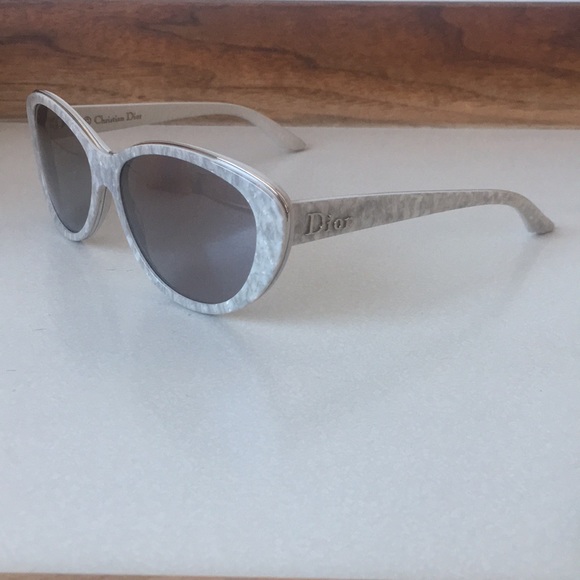 Dior silver and grey pearly sunglasses - Picture 3 of 7